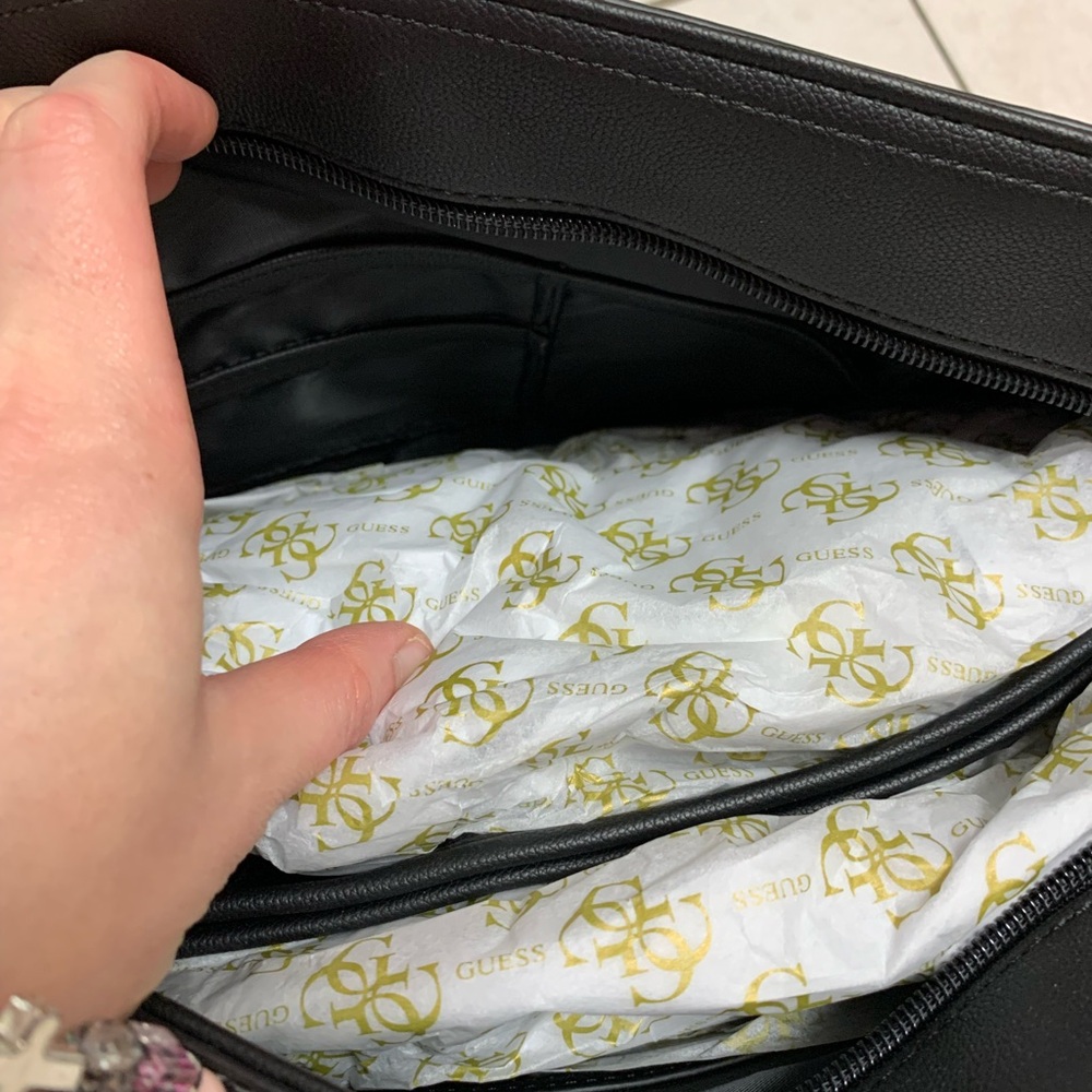 GUESS Embossed Black Tote Bag Zip Purse - Picture 7 of 10